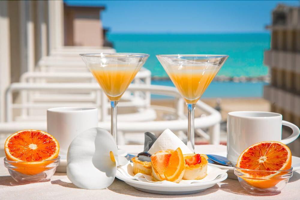 Mediterraneo Hotel & Suites Cattolica Eksteriør bilde