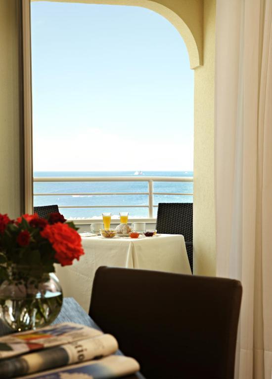 Mediterraneo Hotel & Suites Cattolica Eksteriør bilde