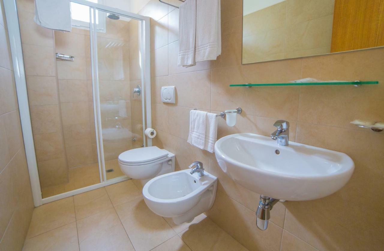 Mediterraneo Hotel & Suites Cattolica Eksteriør bilde
