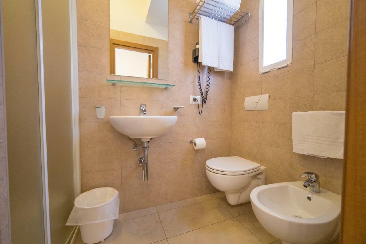 Mediterraneo Hotel & Suites Cattolica Eksteriør bilde