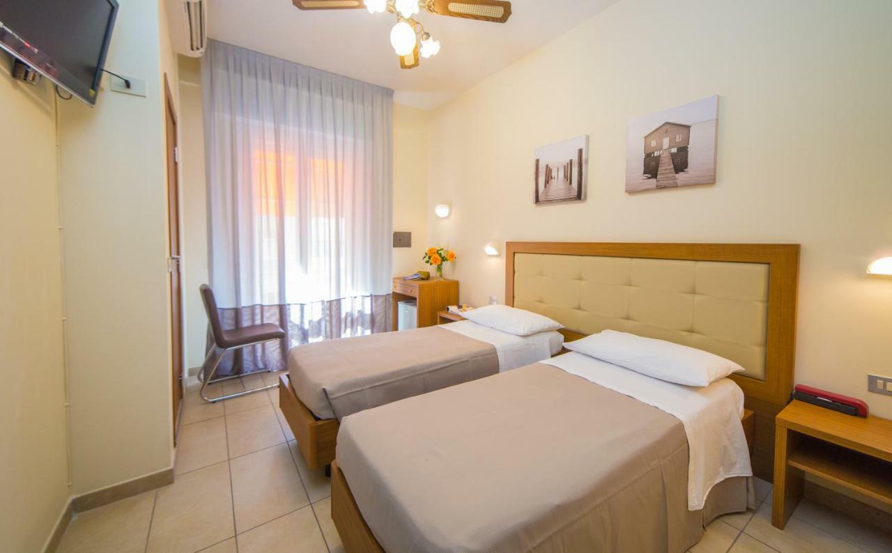 Mediterraneo Hotel & Suites Cattolica Eksteriør bilde
