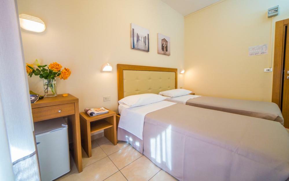 Mediterraneo Hotel & Suites Cattolica Eksteriør bilde