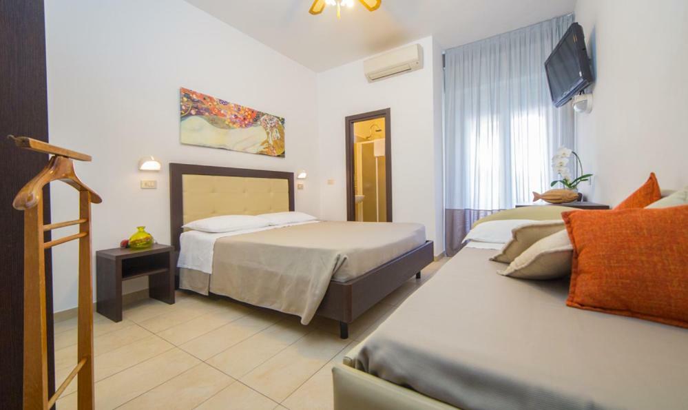 Mediterraneo Hotel & Suites Cattolica Eksteriør bilde