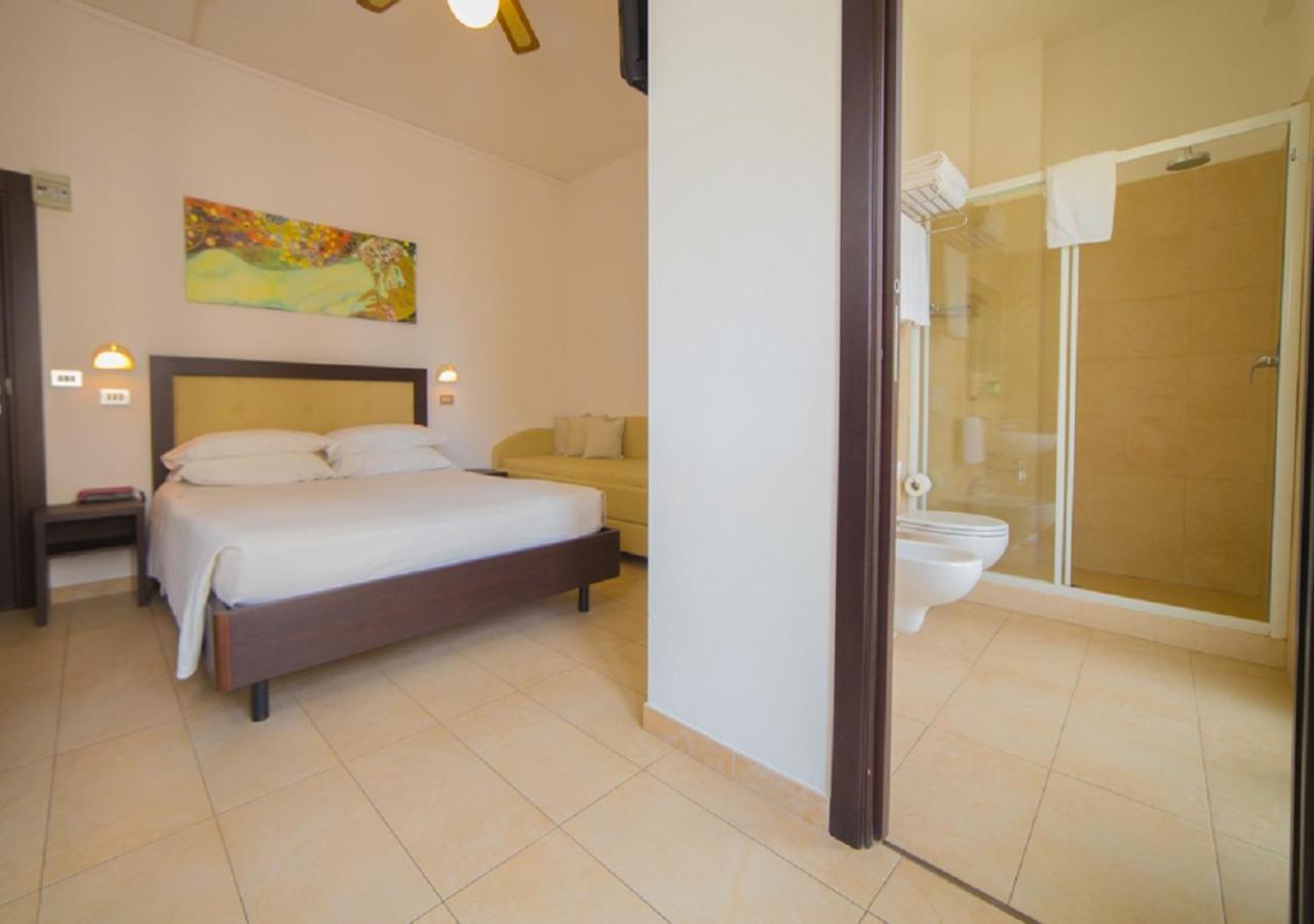 Mediterraneo Hotel & Suites Cattolica Eksteriør bilde