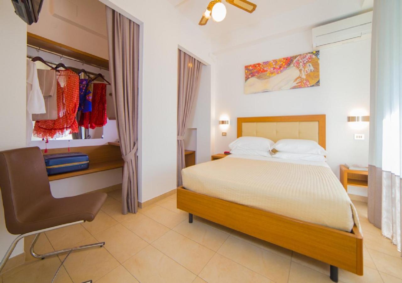 Mediterraneo Hotel & Suites Cattolica Eksteriør bilde