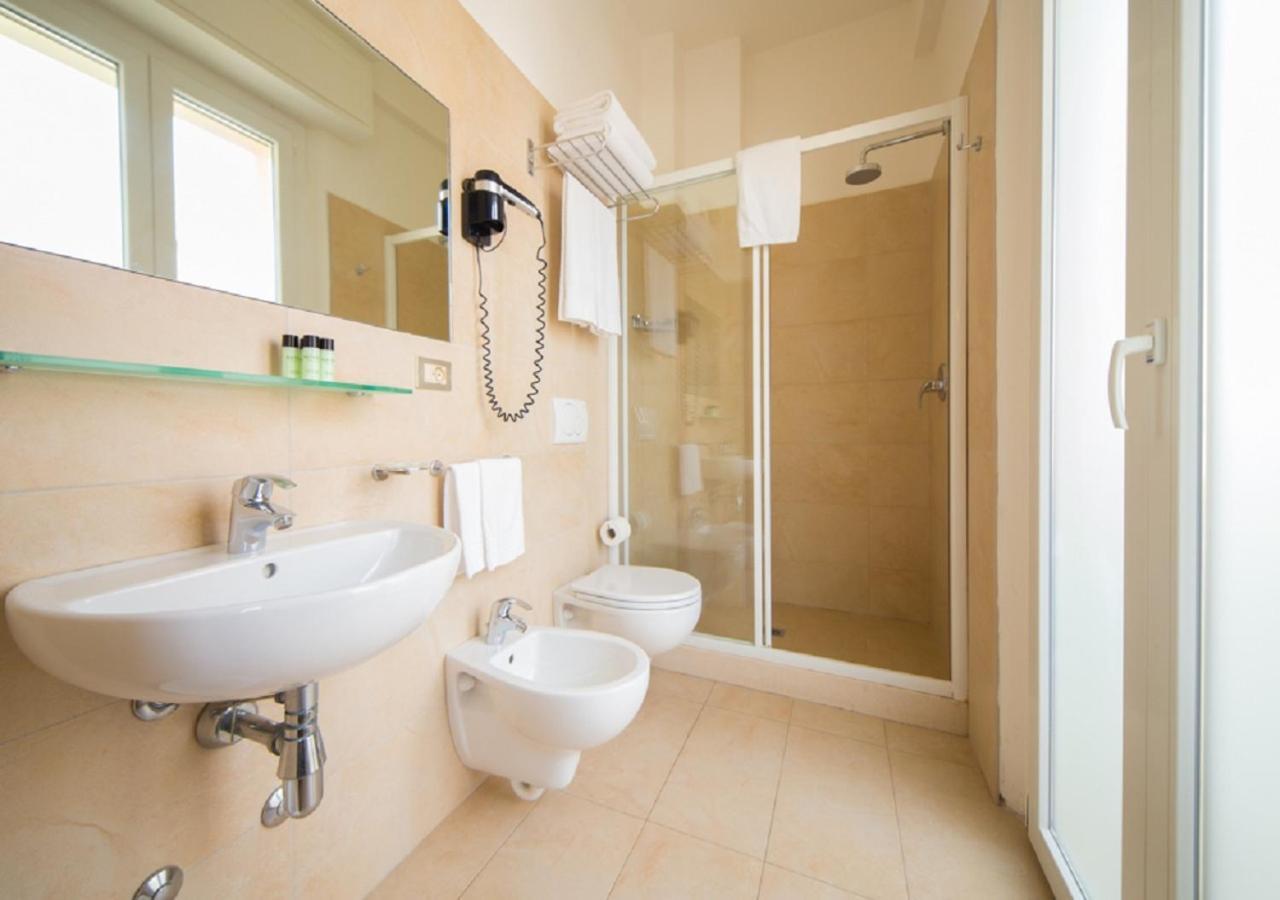 Mediterraneo Hotel & Suites Cattolica Eksteriør bilde