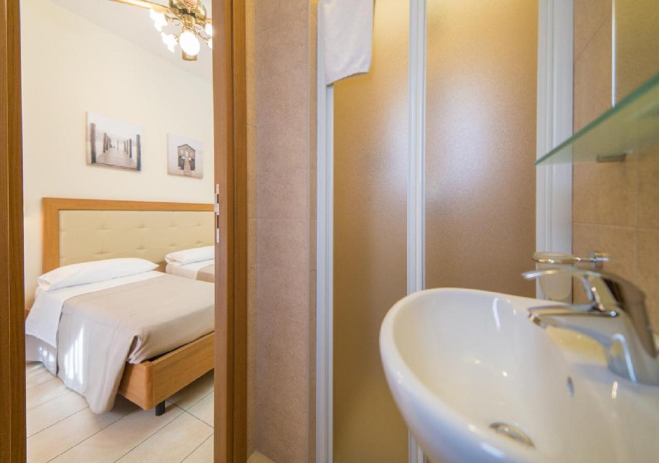 Mediterraneo Hotel & Suites Cattolica Eksteriør bilde