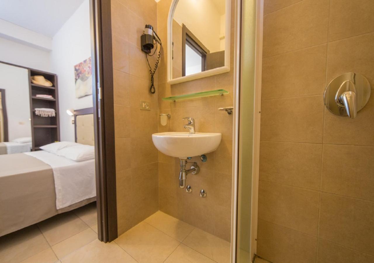 Mediterraneo Hotel & Suites Cattolica Eksteriør bilde