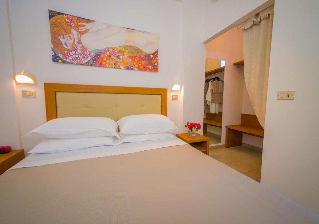 Mediterraneo Hotel & Suites Cattolica Eksteriør bilde