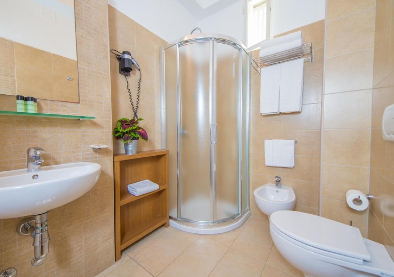 Mediterraneo Hotel & Suites Cattolica Eksteriør bilde